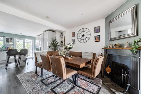 3 bedroom semi-detached house for sale, Meadow Drive, Devizes, SN10