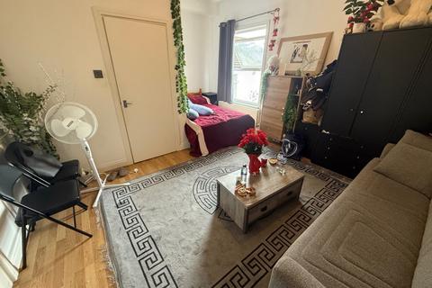 Studio to rent, Fore Street, Edmonton