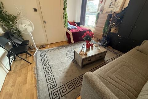 Studio to rent, Fore Street, Edmonton