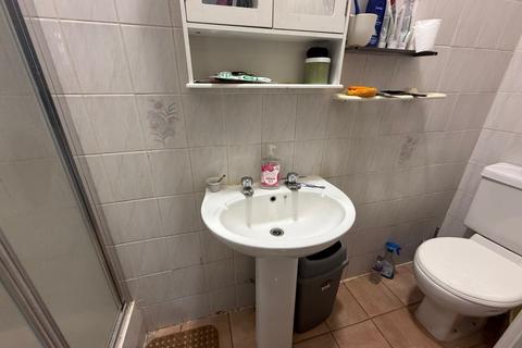 Studio to rent, Fore Street, Edmonton