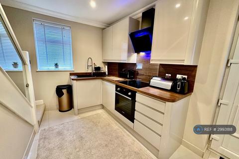 1 bedroom terraced house to rent, Smiths Lane, Windsor, SL4