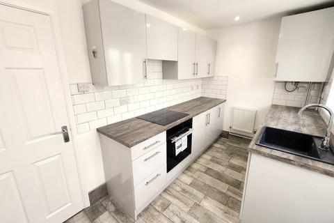 2 bedroom semi-detached house to rent, Welland Drive, Stourbridge DY8