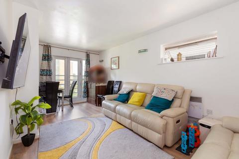 2 bedroom flat for sale, Sovereign Heights, Langley SL3