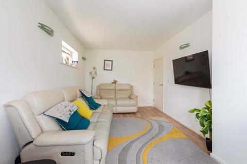 2 bedroom flat for sale, Sovereign Heights, Langley SL3