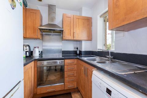 2 bedroom flat for sale, Sovereign Heights, Langley SL3