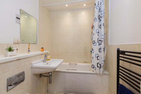 2 bedroom flat for sale, Sovereign Heights, Langley SL3