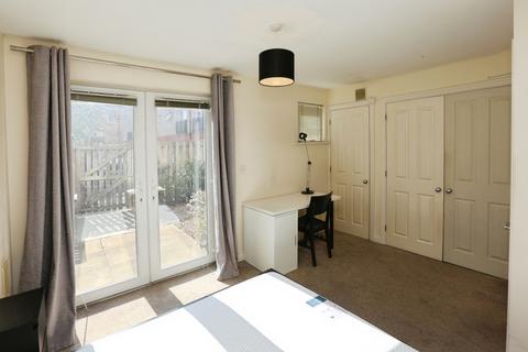 4 bedroom end of terrace house for sale, White Star Place, Southampton, Hampshire, SO14