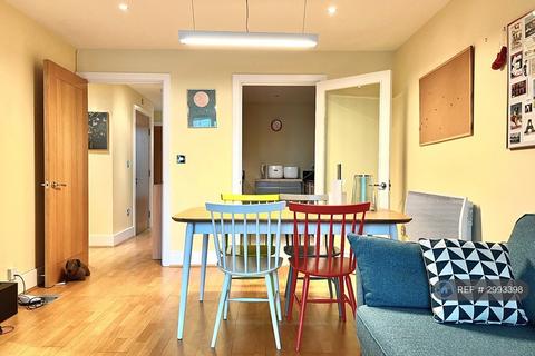2 bedroom flat to rent, Ensign House, London, SW8