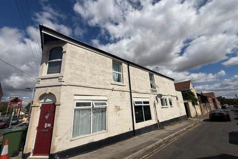 Studio to rent, Bond Street, Trowbridge, Wiltshire