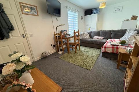 Studio to rent, Bond Street, Trowbridge, Wiltshire