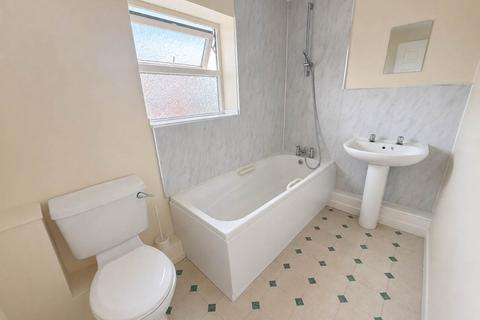 Studio to rent, Bond Street, Trowbridge, Wiltshire
