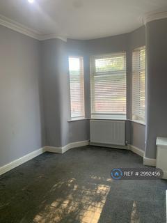 3 bedroom terraced house to rent, Highfield Road, Salford, M6
