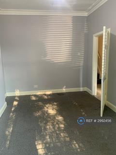 3 bedroom terraced house to rent, Highfield Road, Salford, M6