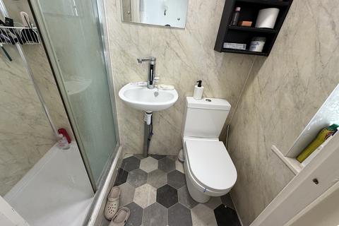 Studio to rent, Dockwell Close, FELTHAM, Middlesex, tw14