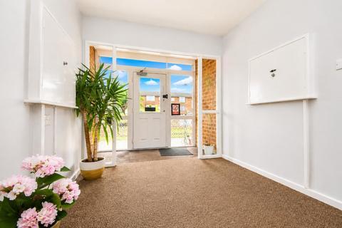 2 bedroom flat for sale, Kingston Road, Willerby, Hull