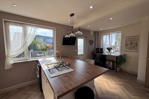 3 bedroom semi-detached house for sale, Royds Hall Lane, Bradford
