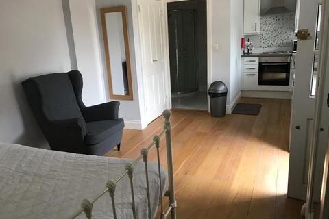 Studio to rent, Spring Lane, Farnham Royal SL2