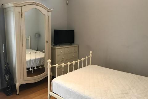 Studio to rent, Spring Lane, Farnham Royal SL2