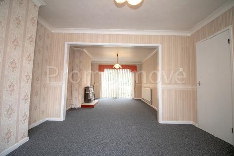 3 bedroom semi-detached house to rent, Rosslyn Crescent Luton LU3 2AT