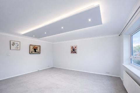 2 bedroom apartment for sale, Northumberland House, Ballards Lane, London