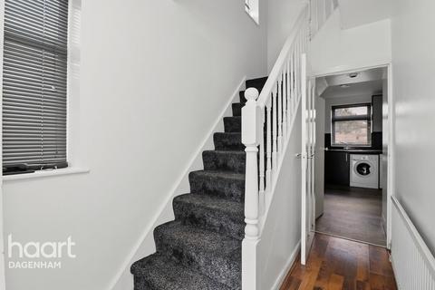 3 bedroom semi-detached house for sale, Lawrence Crescent, Dagenham