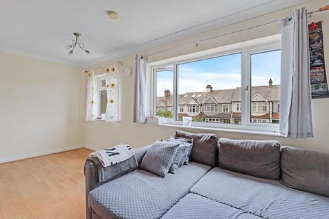 2 bedroom flat for sale, Avenue Road, Penge, London