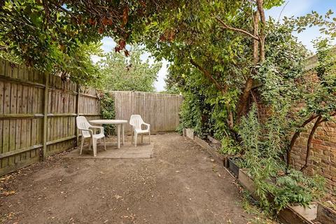 2 bedroom flat for sale, Avenue Road, Penge, London