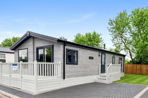 2 bedroom park home for sale, Worcester WR5