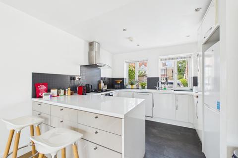 3 bedroom terraced house to rent, Cadnam Road, Eastney, Portsmouth, PO4