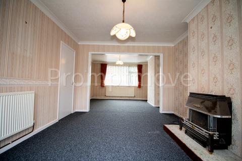 3 bedroom semi-detached house to rent, Rosslyn Crescent Luton LU3 2AT