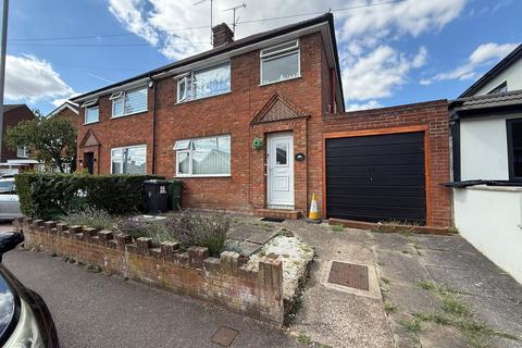 3 bedroom semi-detached house to rent, Rosslyn Crescent Luton LU3 2AT