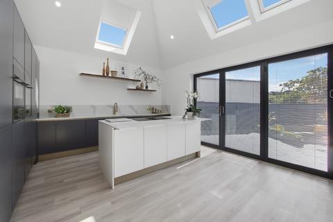 4 bedroom detached house to rent, Loch Road, Blackhall, Edinburgh, EH4