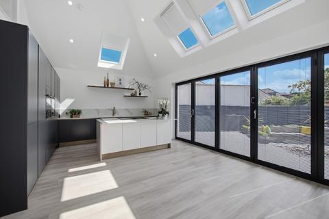 4 bedroom detached house to rent, Loch Road, Blackhall, Edinburgh, EH4