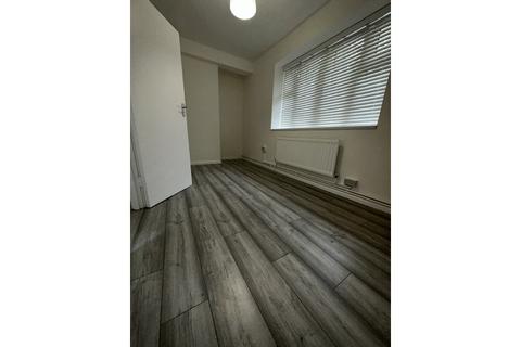 3 bedroom flat to rent, STOCKWELL GARDENS ESTATE , STOCKWELL, LONDON