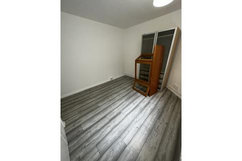 3 bedroom flat to rent, STOCKWELL GARDENS ESTATE , STOCKWELL, LONDON
