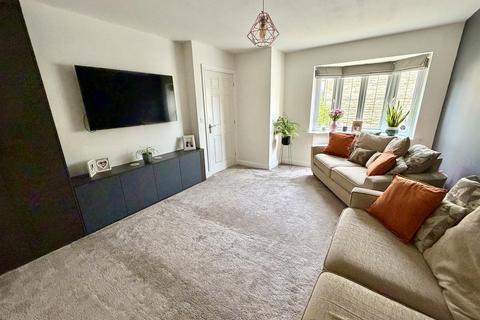 4 bedroom semi-detached house for sale, Huddleston Court, Mirfield
