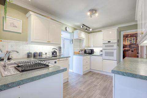 3 bedroom detached bungalow for sale, Deerhurst, Thundersley, Benfleet, SS7