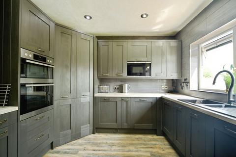 3 bedroom bungalow for sale, Lincoln Avenue, Romford, RM7