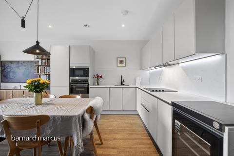3 bedroom flat for sale, Naomi Street, London
