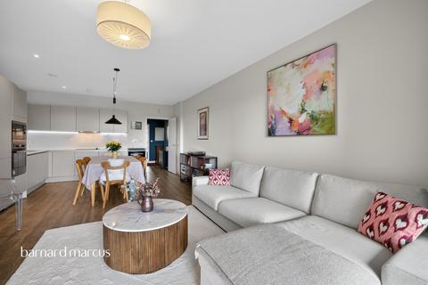 3 bedroom flat for sale, Naomi Street, London