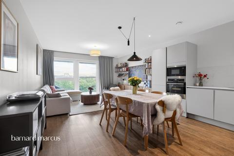 3 bedroom flat for sale, Naomi Street, London