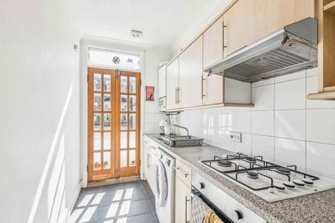 2 bedroom flat to rent, Prideaux Road, London SW9