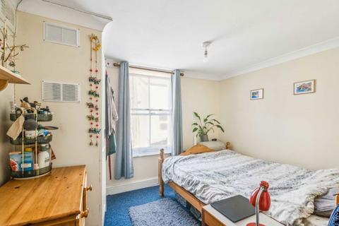 2 bedroom flat to rent, Prideaux Road, London SW9