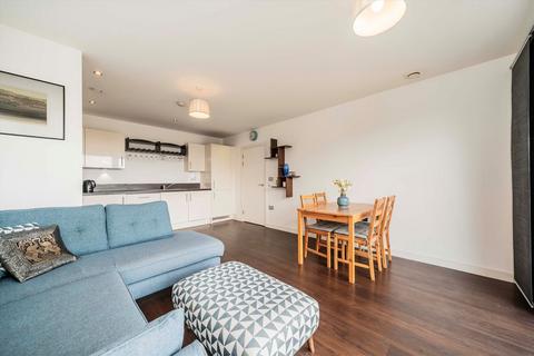 2 bedroom flat to rent, Yeoman Street, London SE8