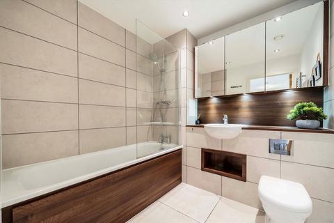 2 bedroom flat to rent, Yeoman Street, London SE8
