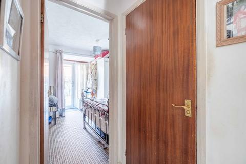 1 bedroom apartment for sale, Oatlands Drive, Slough SL1