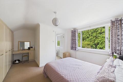 2 bedroom bungalow for sale, Whitley Spring Crescent, West Yorkshire WF5