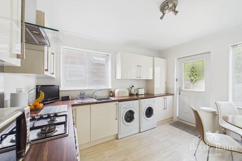 2 bedroom bungalow for sale, Whitley Spring Crescent, West Yorkshire WF5