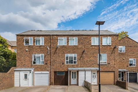 Star Road, Isleworth