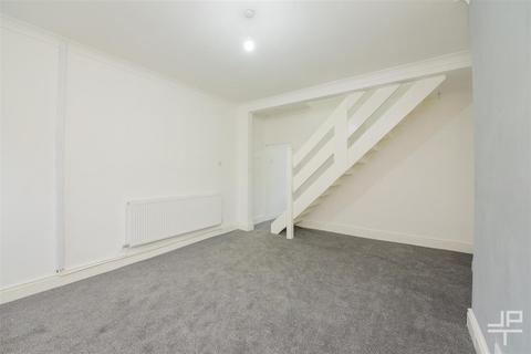 3 bedroom terraced house to rent, Heath Street, Warrington WA3